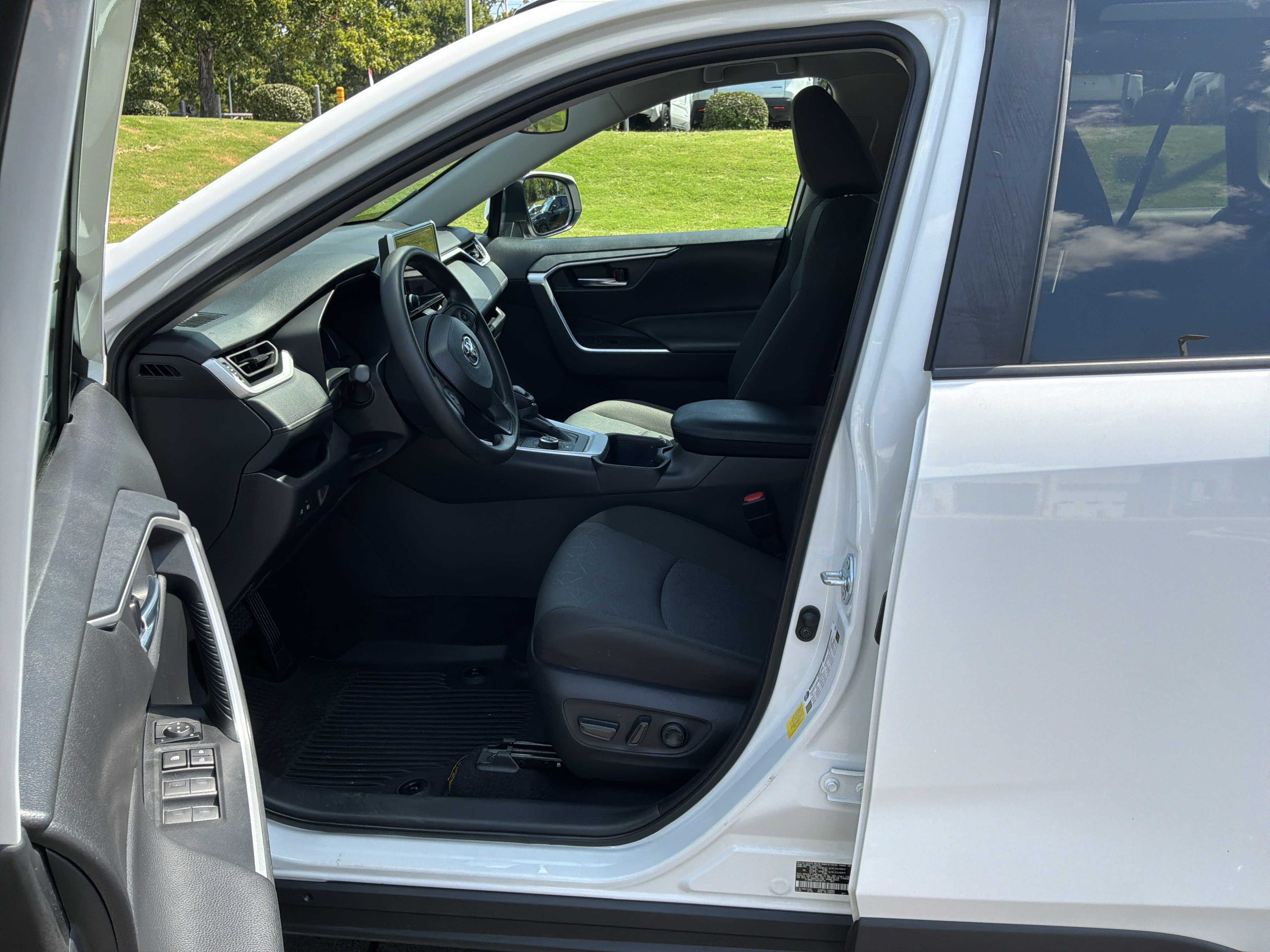Used 2024 Toyota RAV4 XLE AWD/4WD image 16