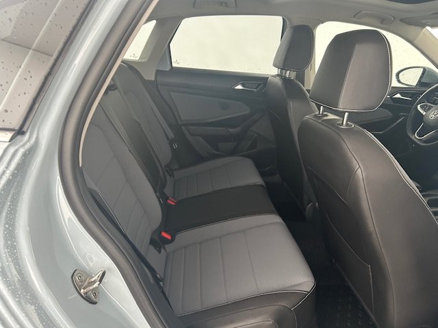 Used 2025 Volkswagen Jetta SE FWD image 14