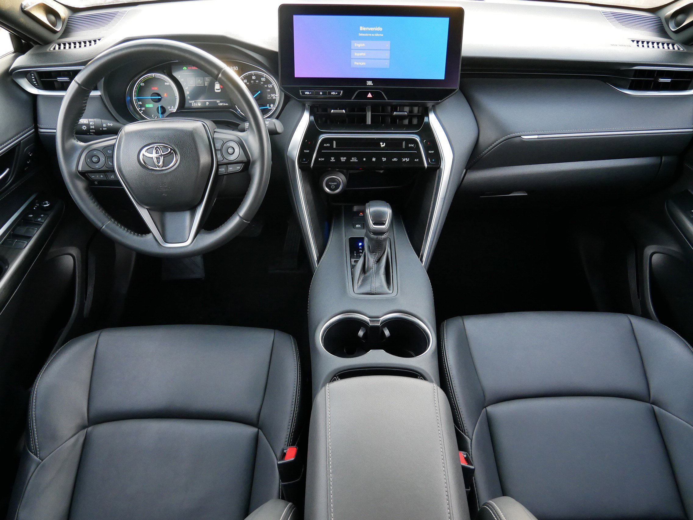 Used 2024 Toyota Venza XLE image 10