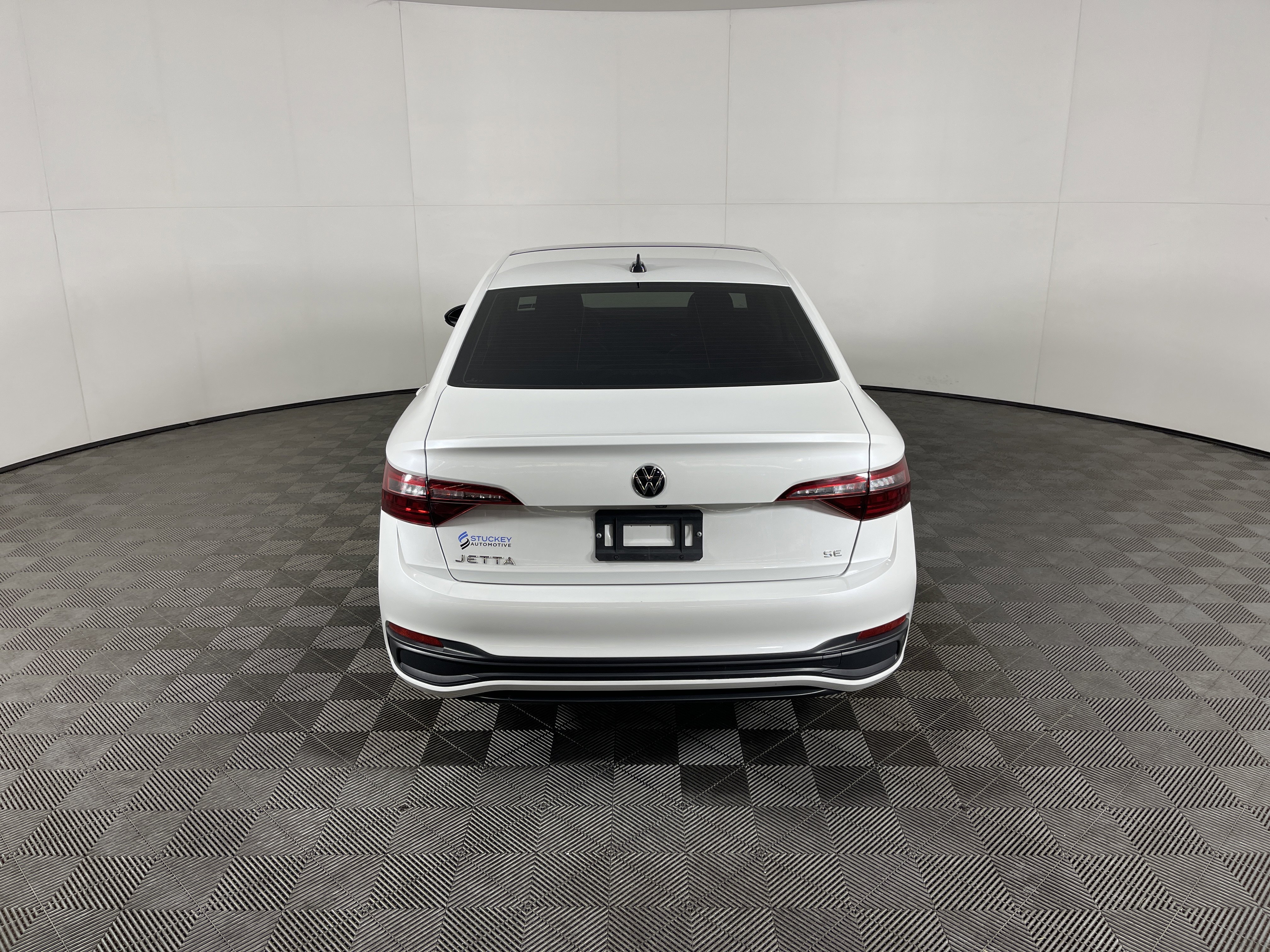 Used 2024 Volkswagen Jetta SE w/ Panoramic Sunroof Package image 4