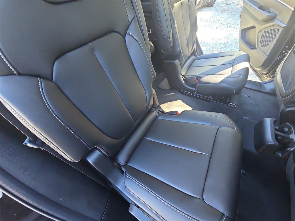New 2025 Jeep Grand Cherokee L Limited w/ Black Appearance Package image 11