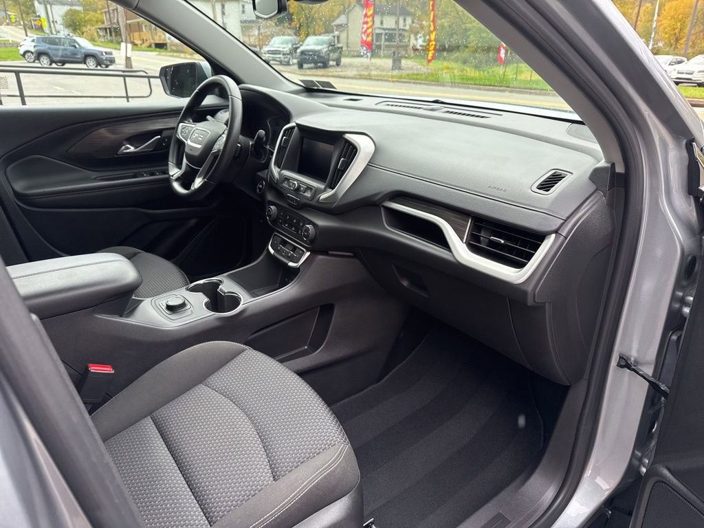 Used 2024 GMC Terrain SLE image 23