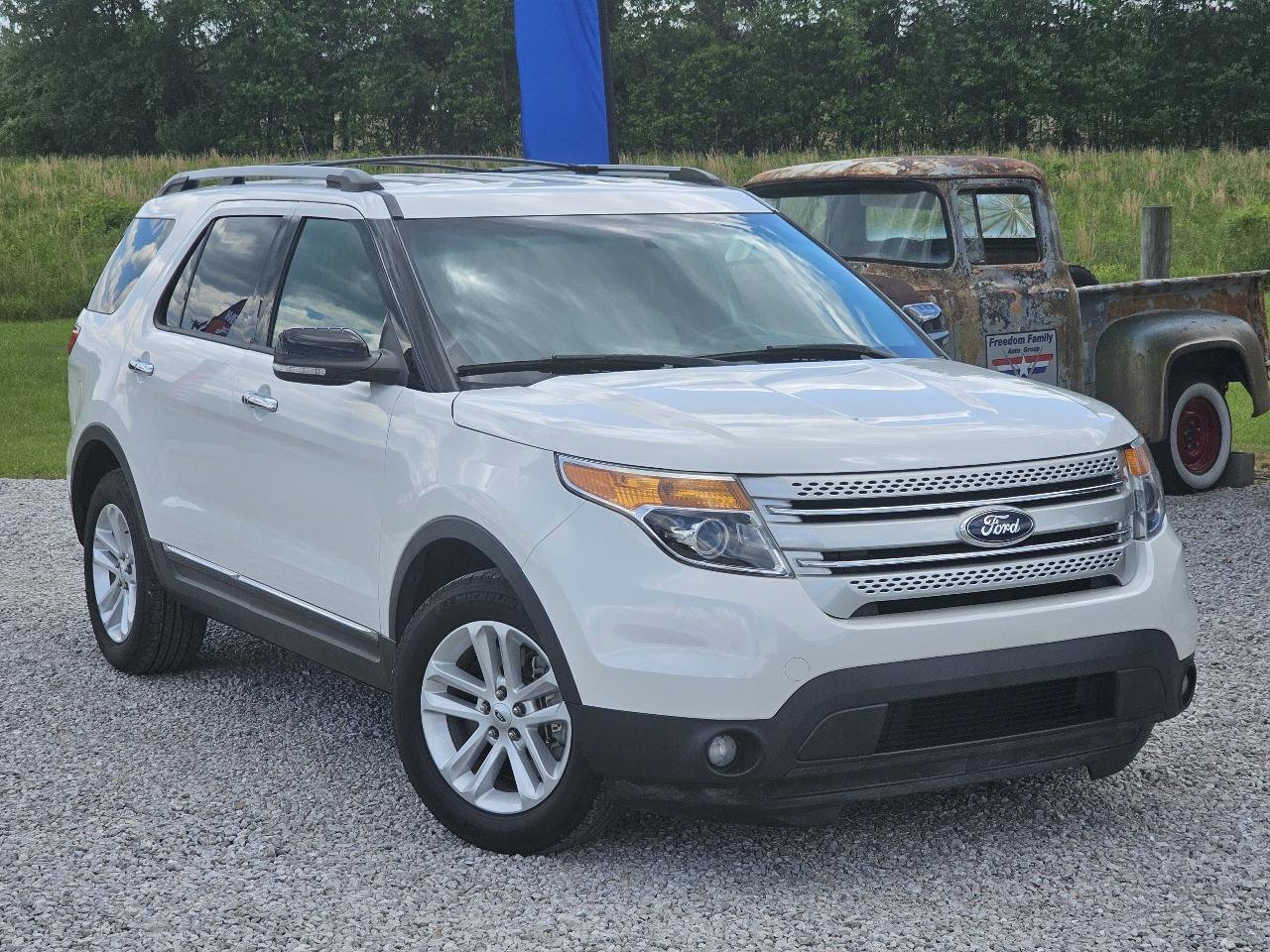 Used 2014 Ford Explorer XLT FWD image 2