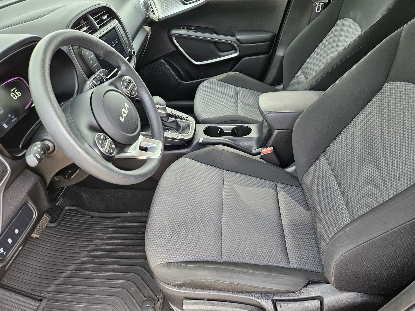 Used 2023 Kia Soul LX w/ Option Group 015 FWD image 2