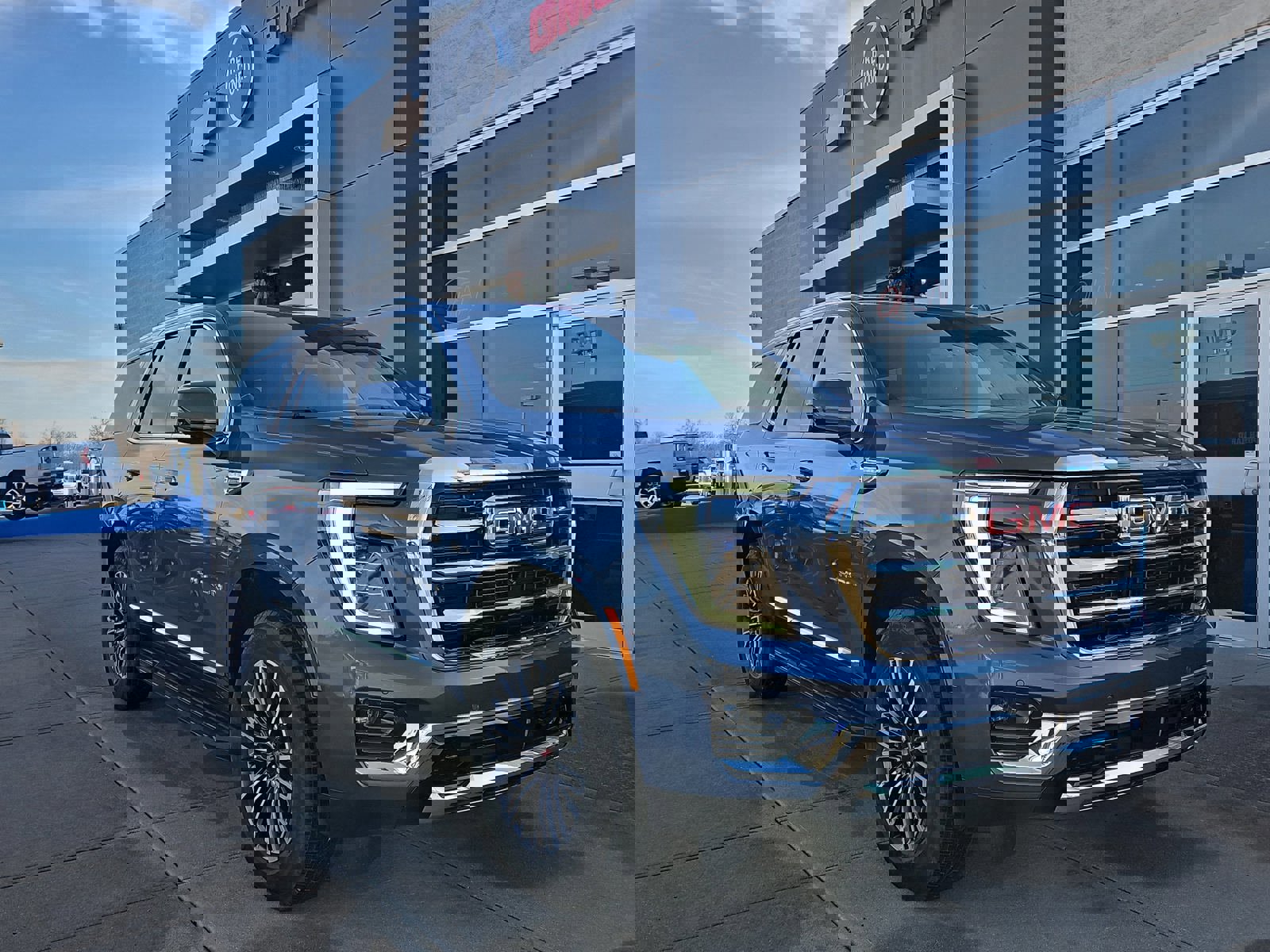 Used 2025 GMC Yukon Elevation image 1