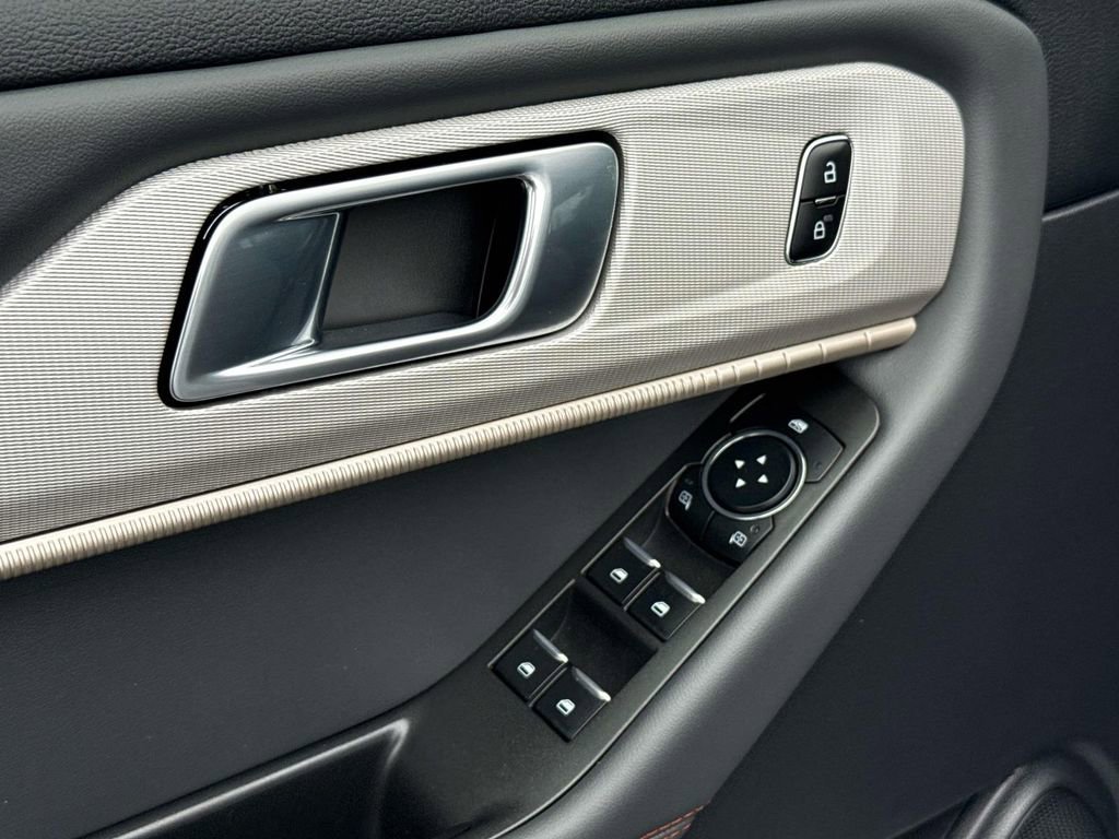 Used 2025 Ford Explorer Active image 21