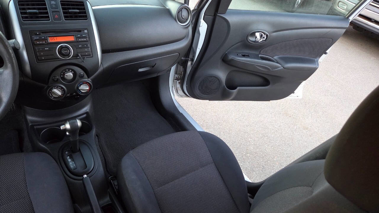 Used 2013 Nissan Versa SV image 29