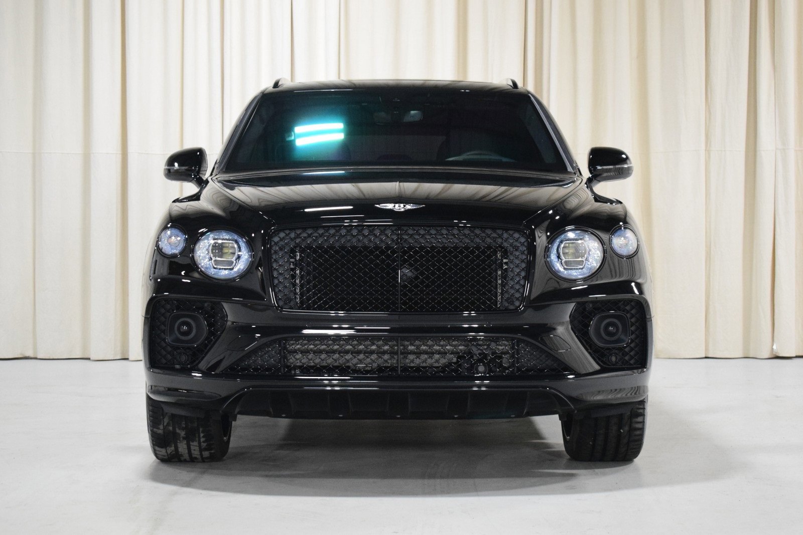Used 2023 Bentley Bentayga image 11