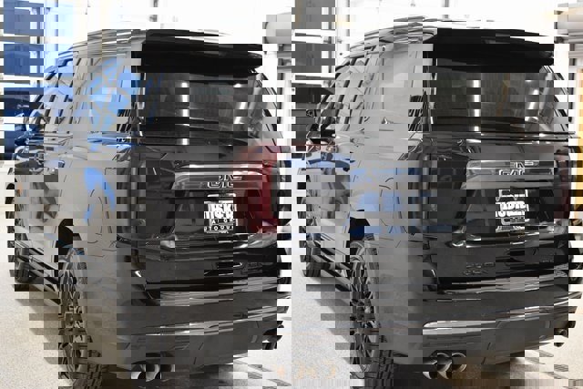 Used 2023 GMC Yukon Denali Ultimate image 10