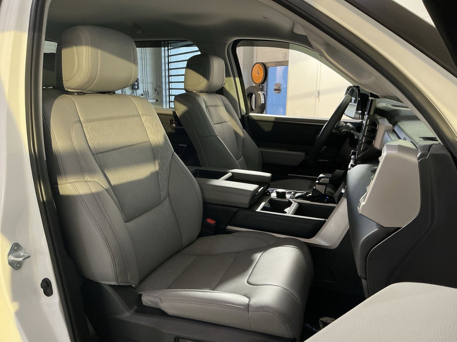 Used 2024 Toyota Tundra Limited image 32