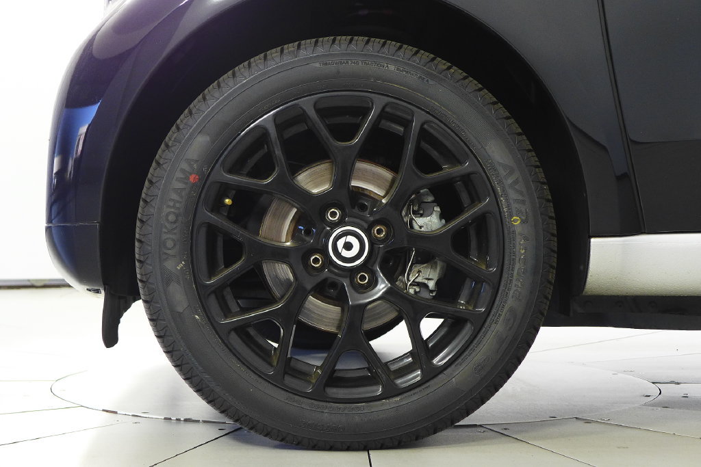Used 2016 smart fortwo Proxy RWD image 5