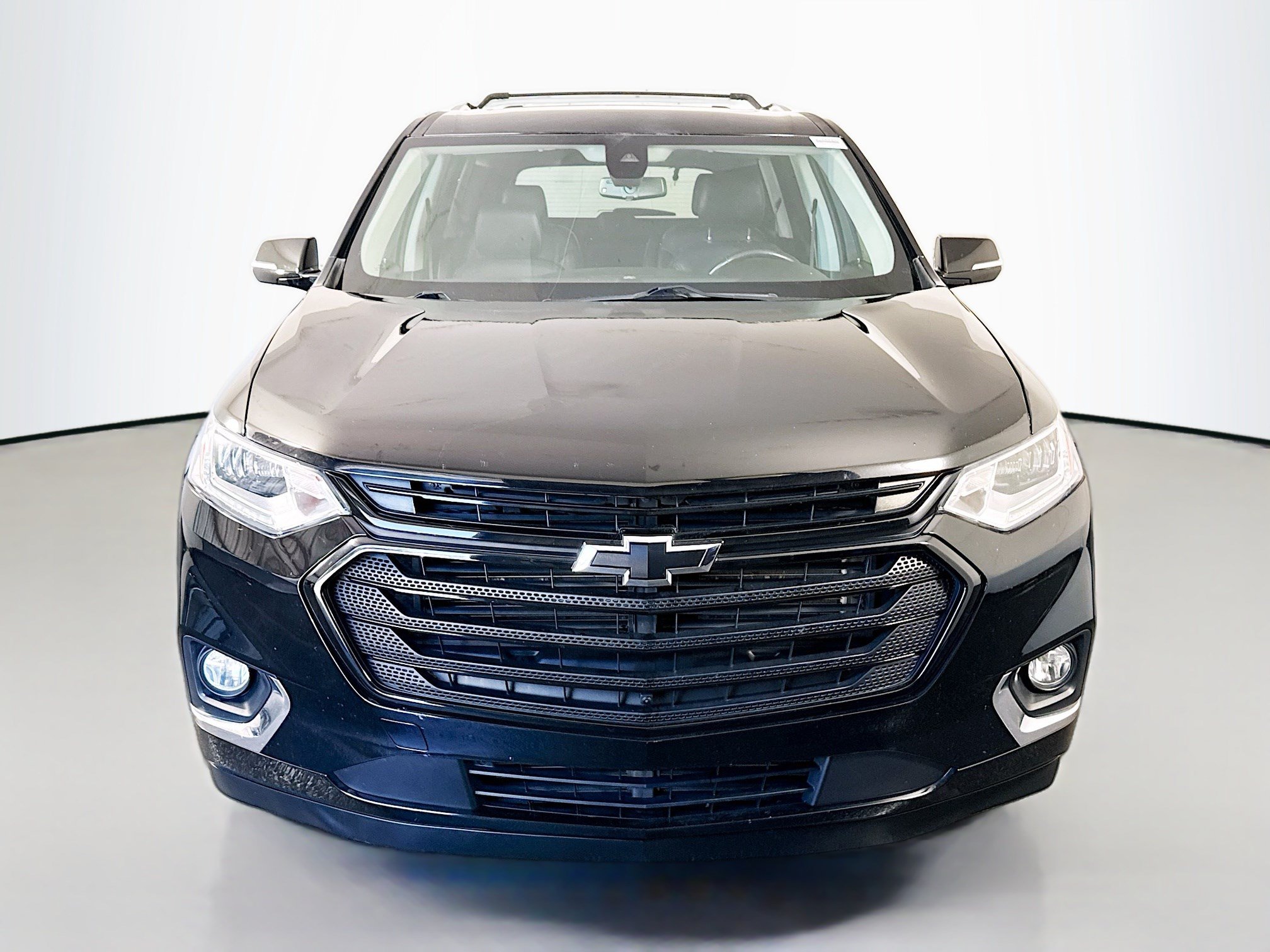 Used 2019 Chevrolet Traverse Premier w/ LPO, Blackout Package FWD image 2