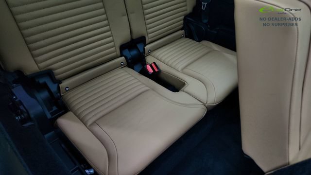 Used 2024 Land Rover Discovery Metropolitan Edition AWD/4WD image 37