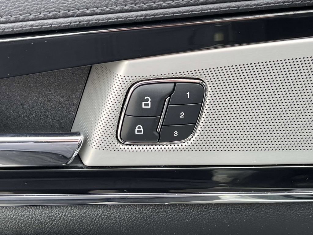 Used 2021 Lincoln Nautilus Reserve w/ Equipment Group 202A image 27