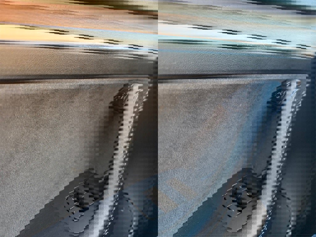 Used 2023 Tesla Model 3 Standard Range image 16