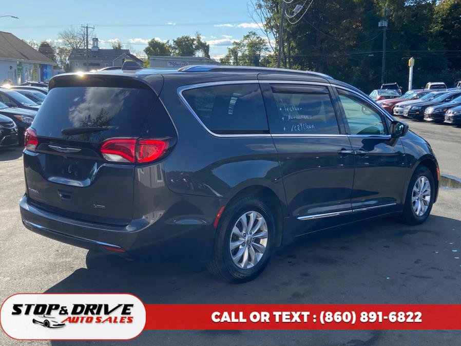 Used 2019 Chrysler Pacifica Touring-L image 5