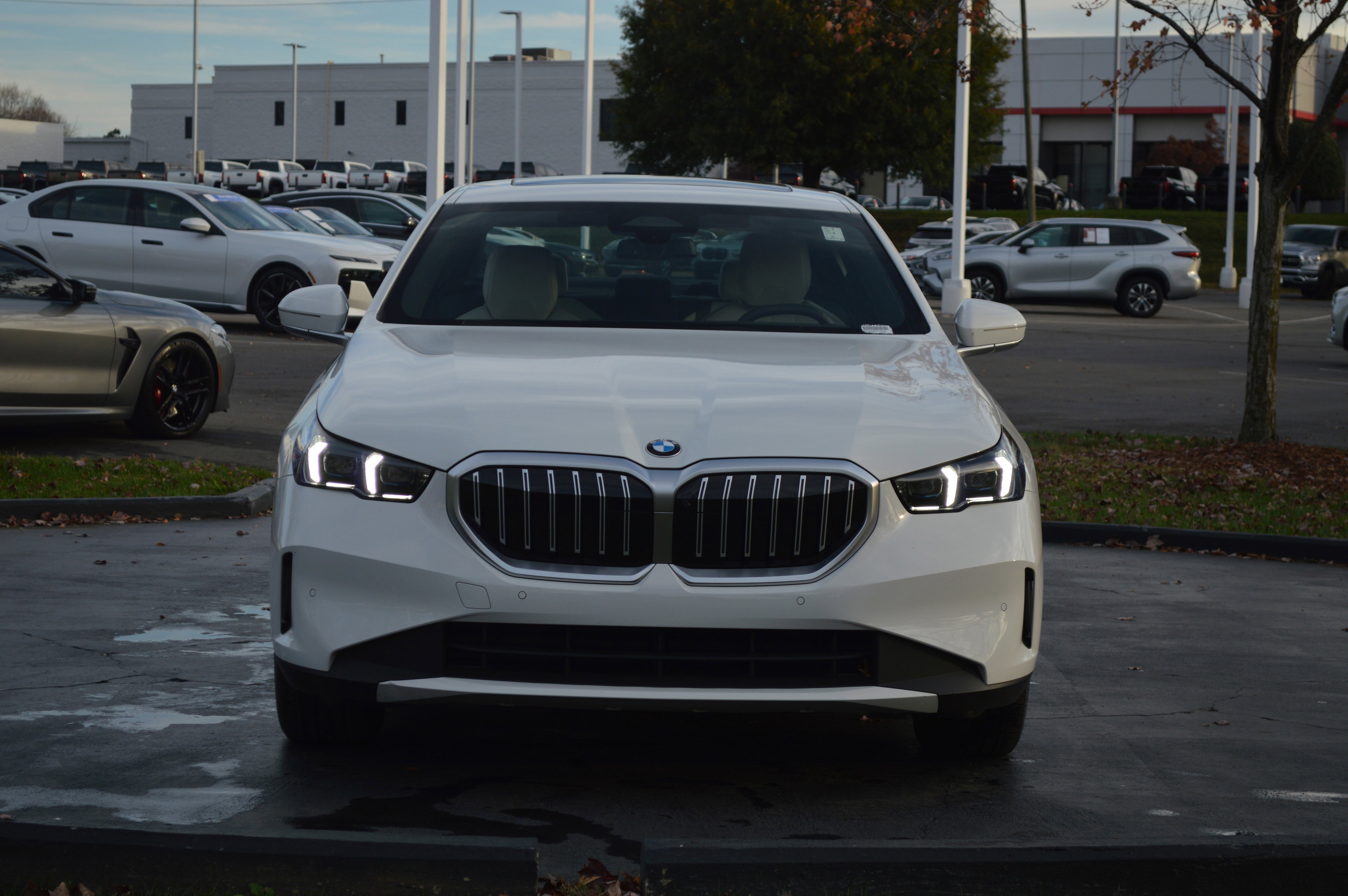 Used 2025 BMW 530i xDrive w/ Premium Package image 2