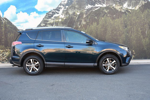 Used 2017 Toyota RAV4 XLE w/ Carpet Mat Package image 2