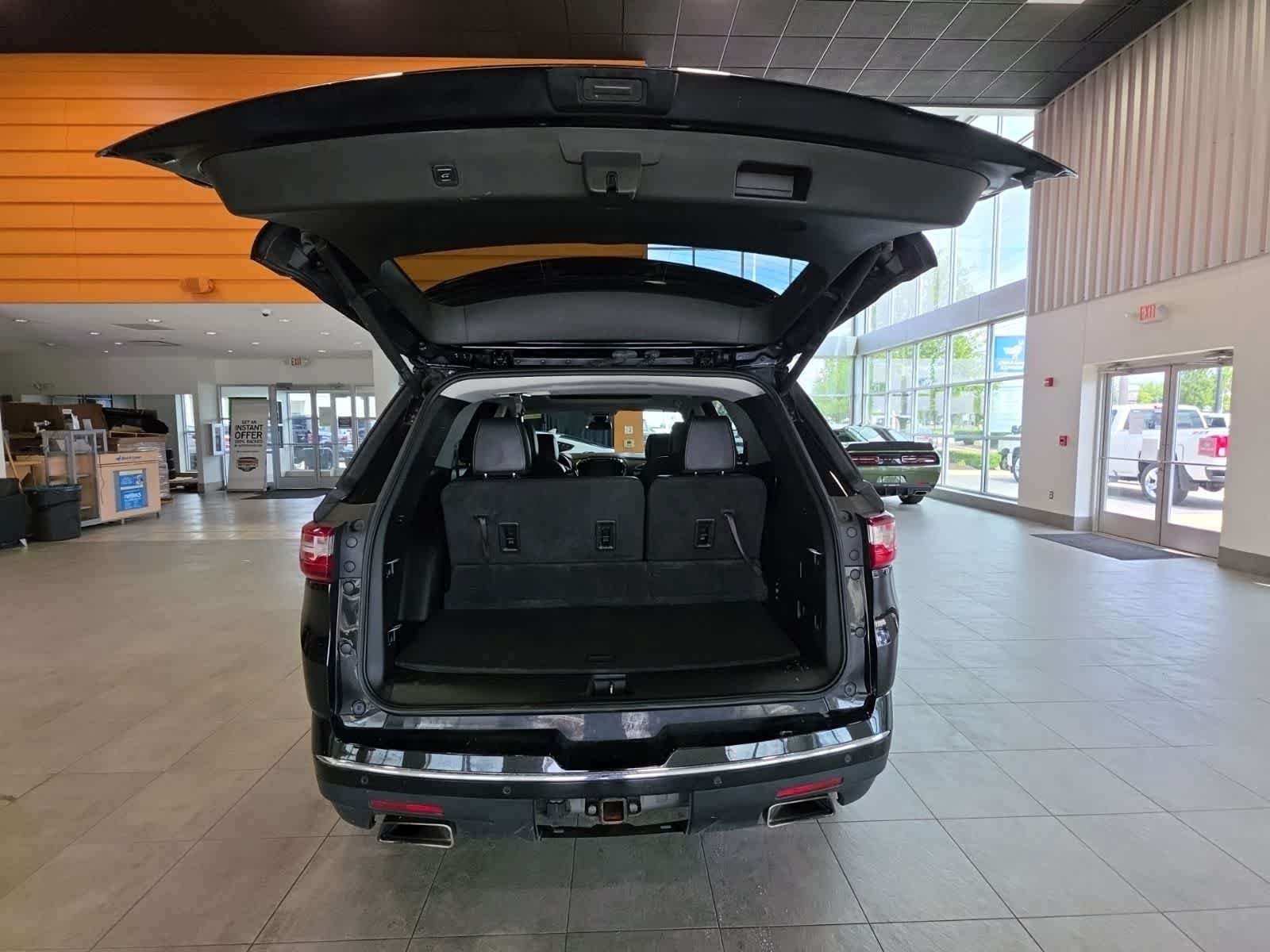 Used 2019 Chevrolet Traverse Premier w/ LPO, Cargo Package AWD/4WD image 11