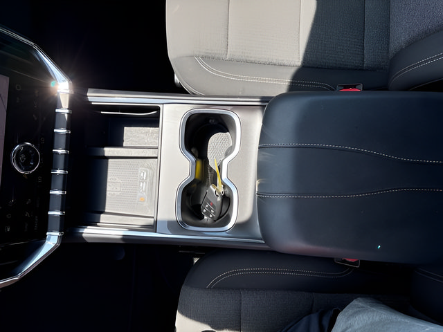 Used 2025 GMC Acadia Elevation FWD image 30