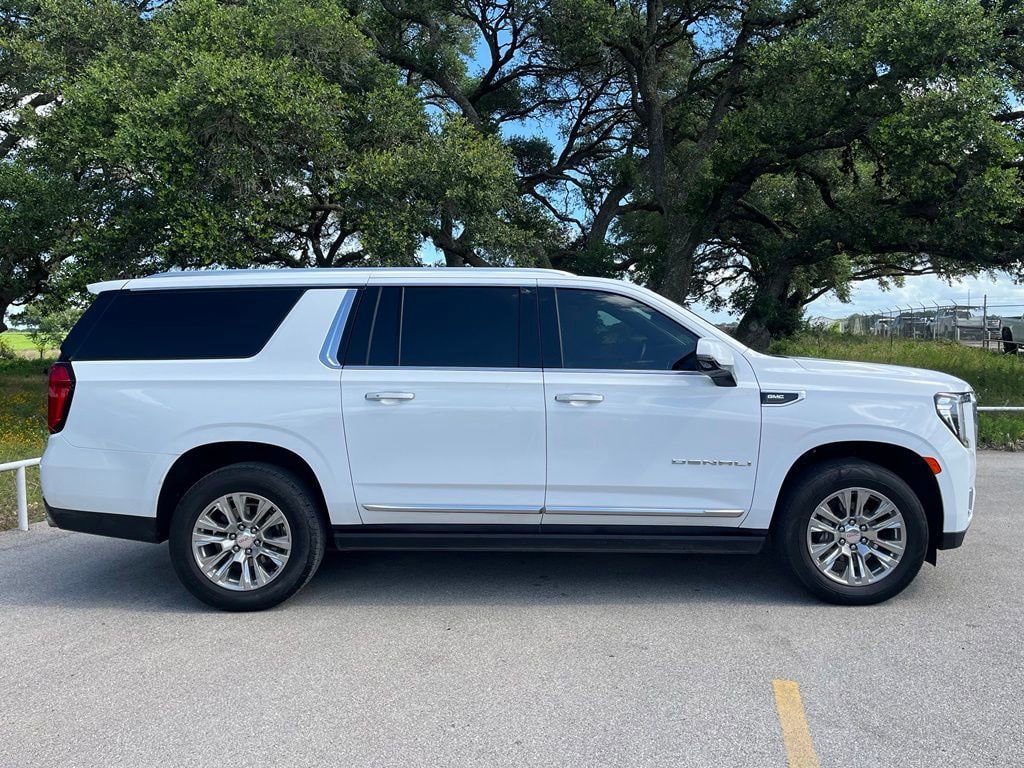 Used 2023 GMC Yukon XL Denali AWD/4WD image 4