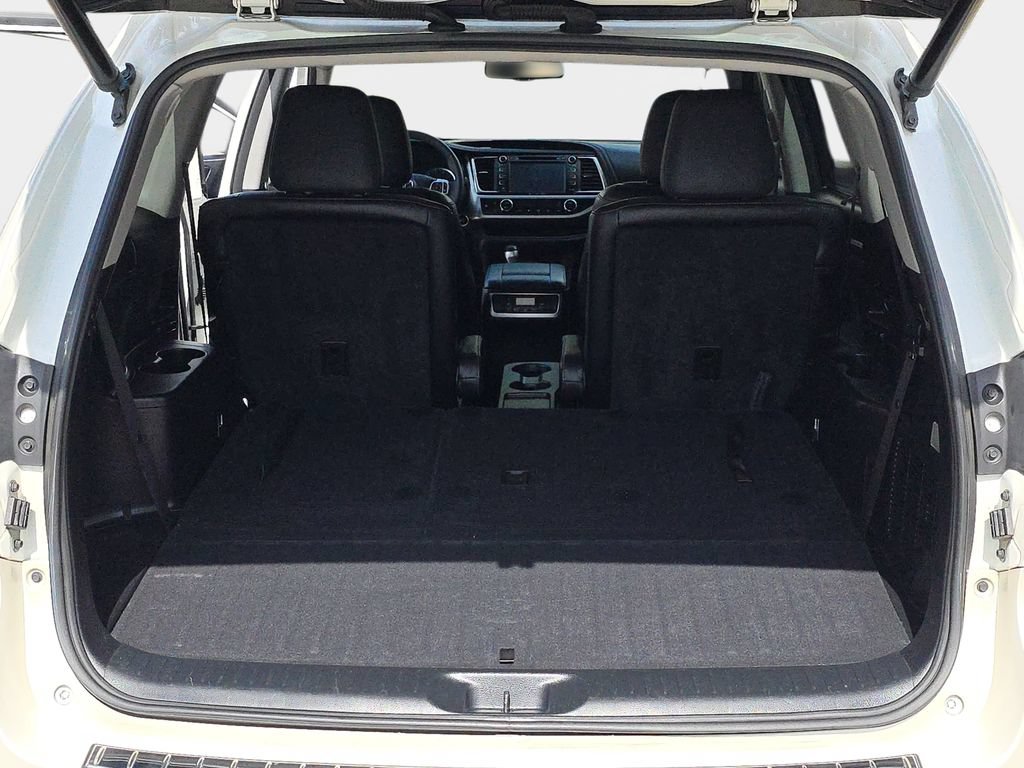 Used 2016 Toyota Highlander Limited w/ Preferred Accessory Package FWD image 16