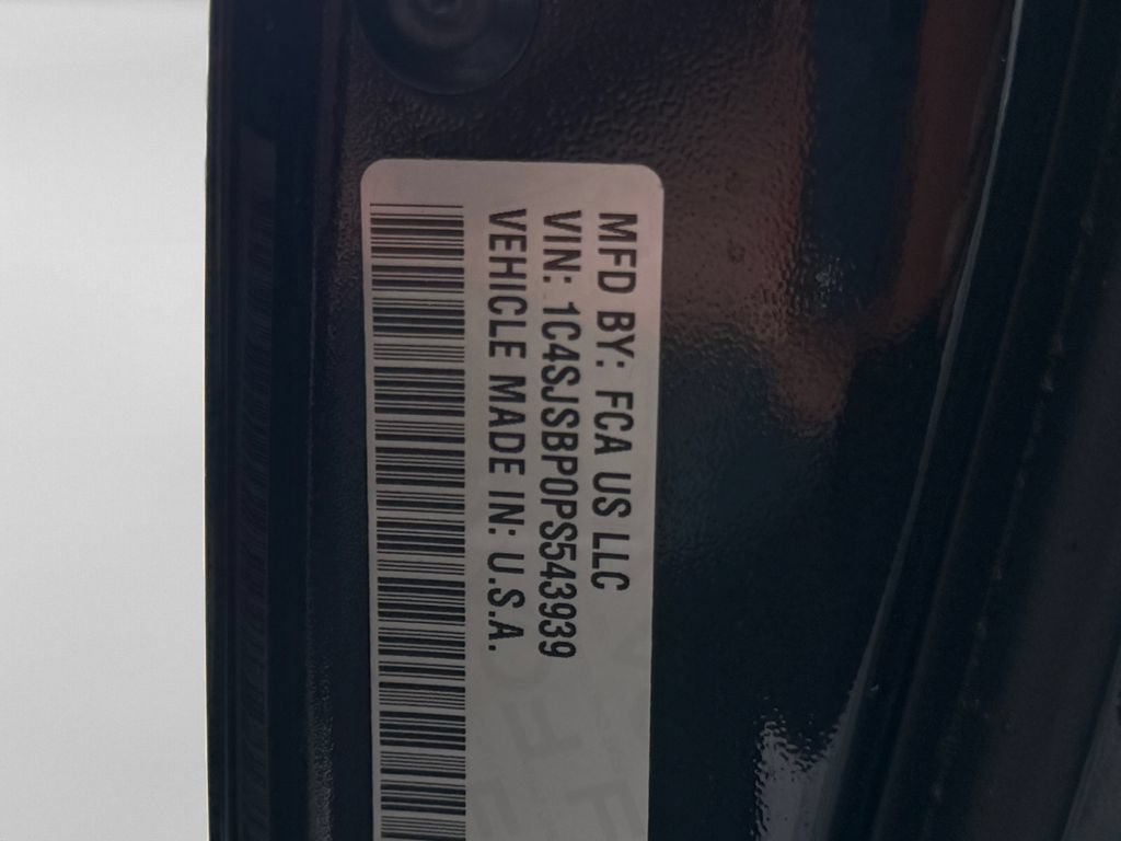 Used 2023 Jeep Wagoneer L Series II AWD/4WD image 35