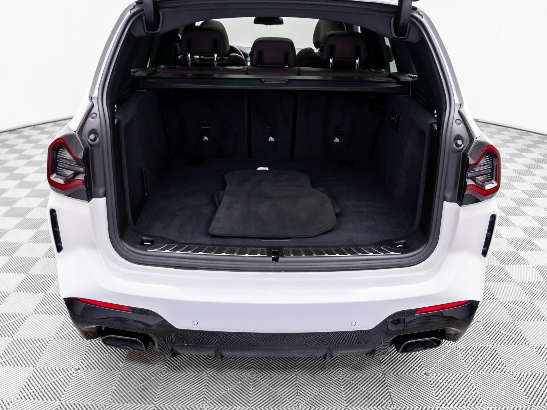 Used 2023 BMW X3 M40i w/ Premium Package image 32