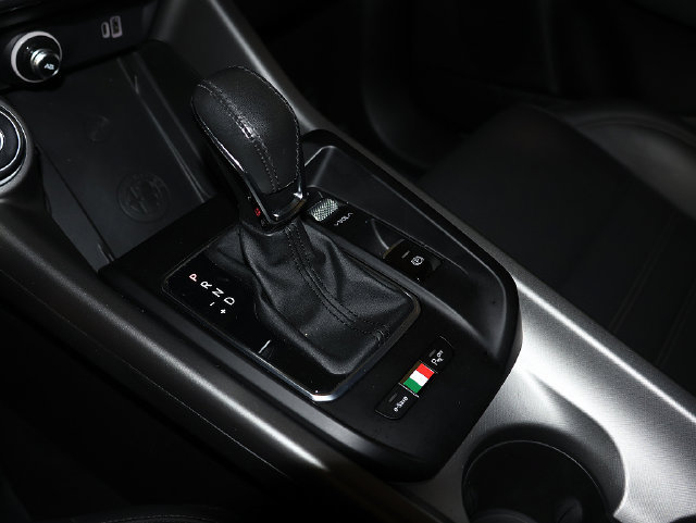 Used 2024 Alfa Romeo Tonale Veloce w/ Premium Interior Package AWD/4WD image 23