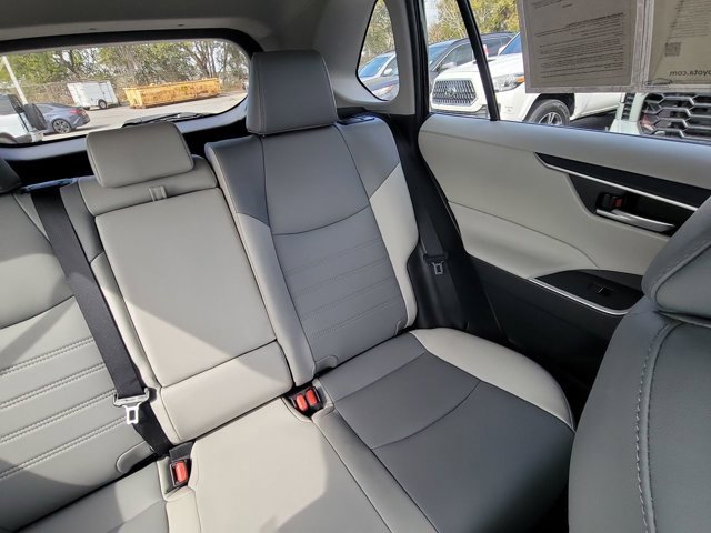 Used 2023 Toyota RAV4 XLE Premium image 6