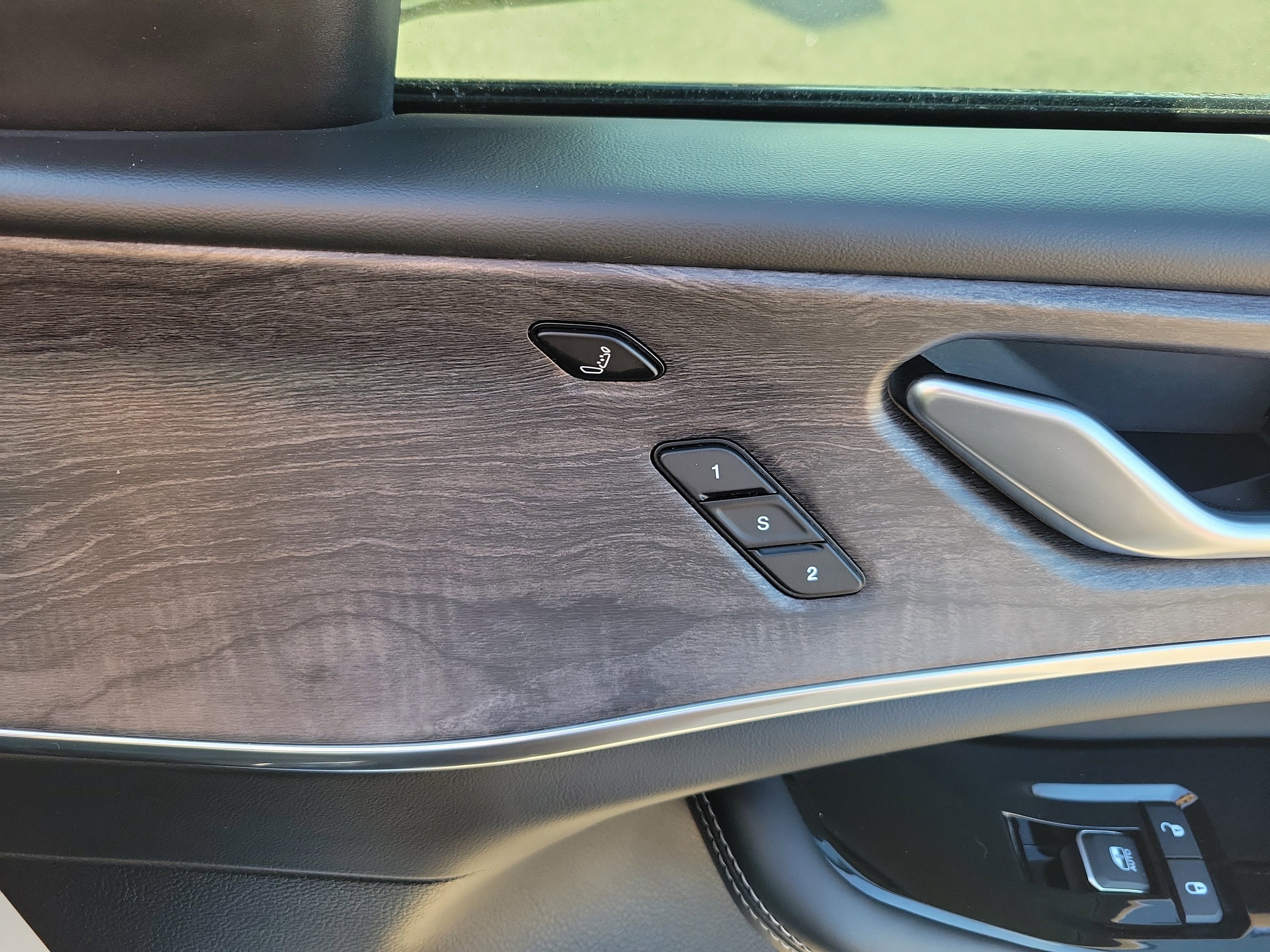 Used 2023 Jeep Grand Cherokee Overland w/ Adv Protech Group III image 11