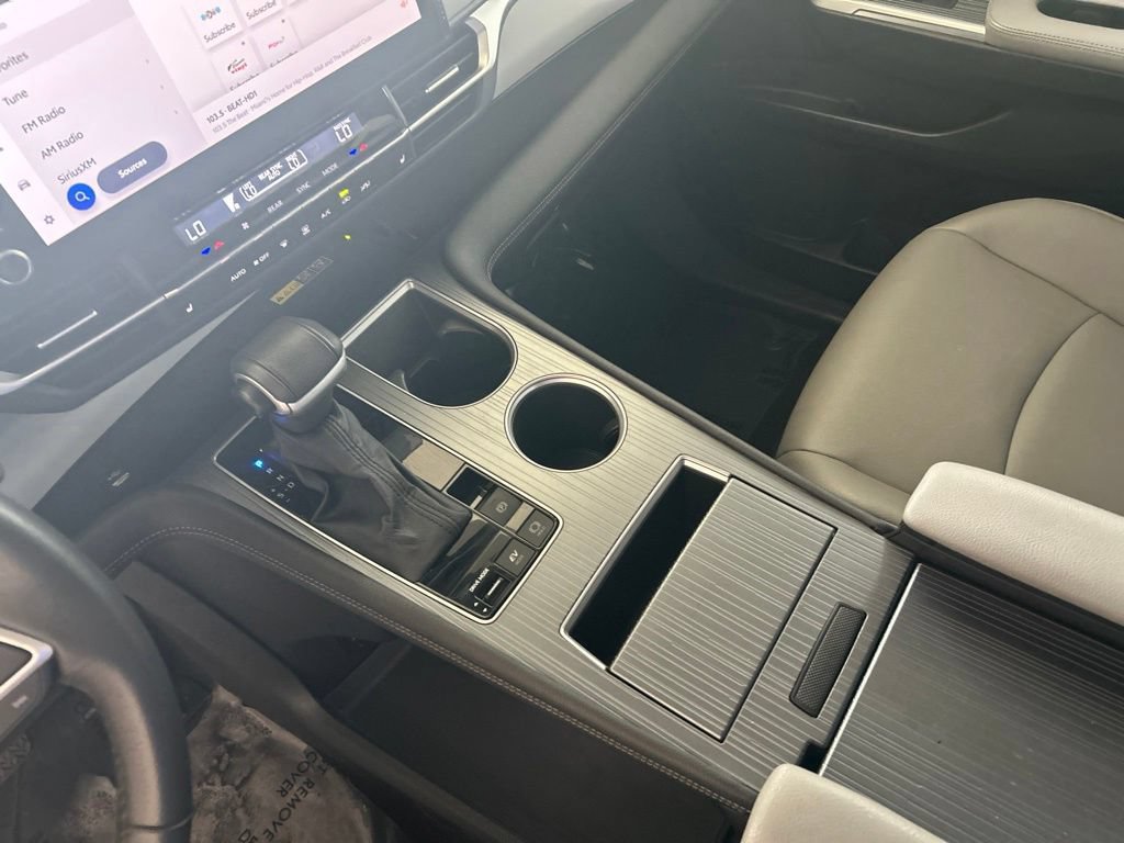 Used 2025 Toyota Sienna XLE FWD image 54