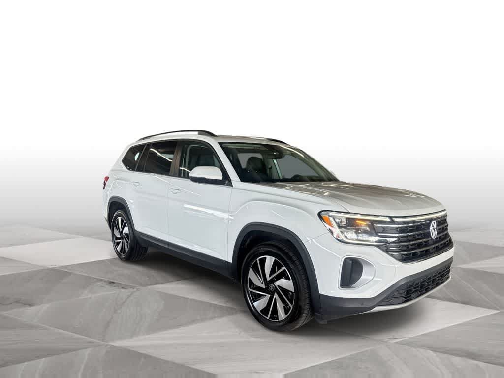 Used 2025 Volkswagen Atlas SE FWD image 2