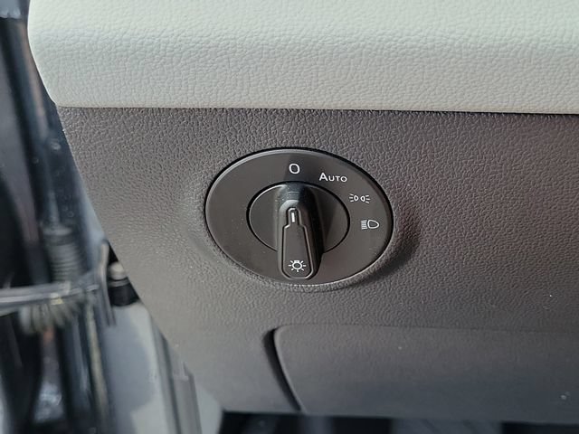Certified 2023 Volkswagen Taos SE FWD image 28