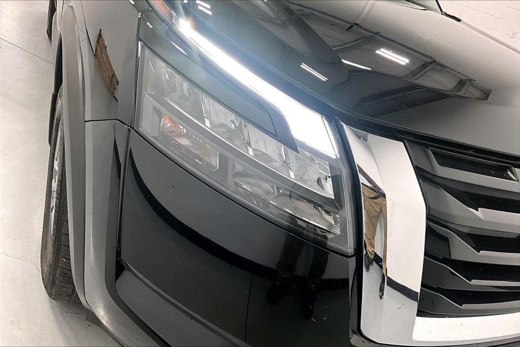 Used 2025 Nissan Pathfinder SV FWD image 31
