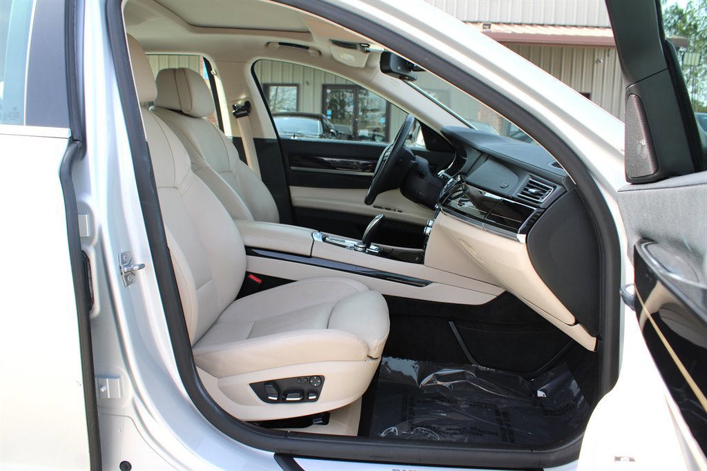 Used 2009 BMW 750Li 750Li image 16