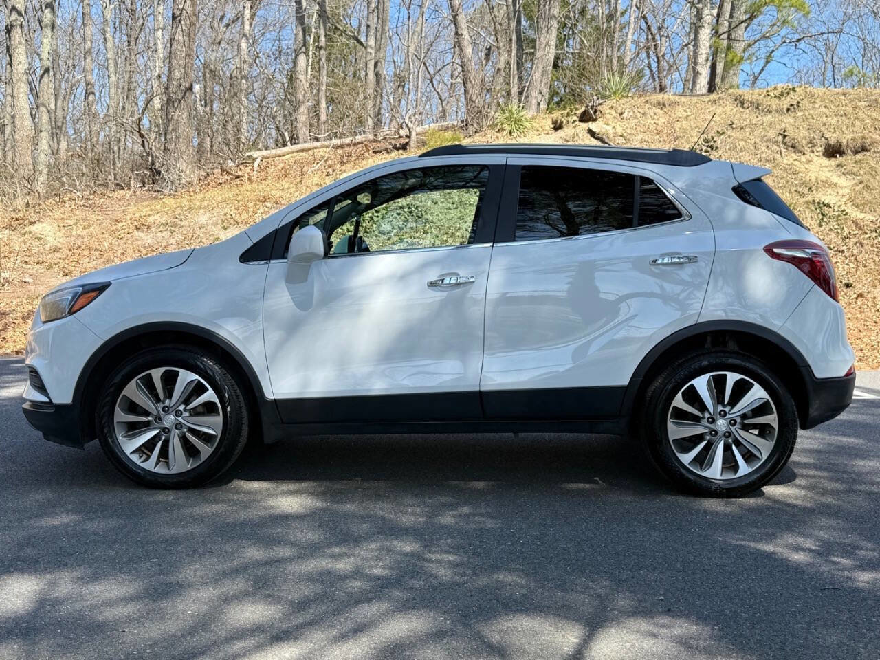 Used 2021 Buick Encore Preferred image 10