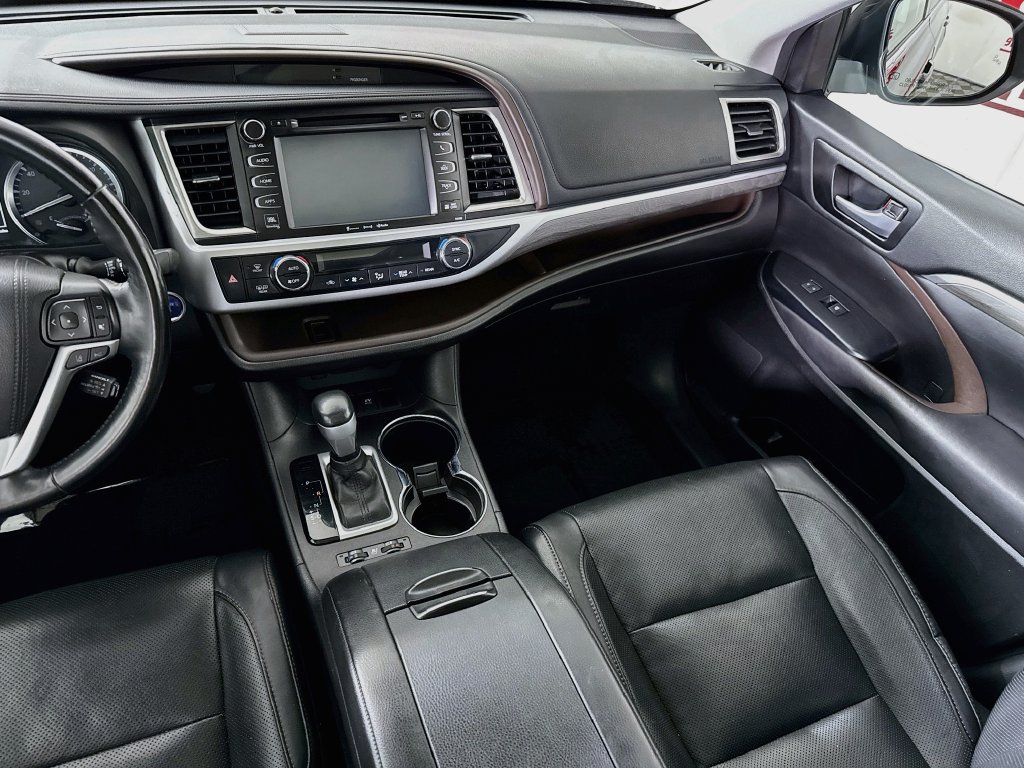 Used 2017 Toyota Highlander Limited Platinum AWD/4WD image 26
