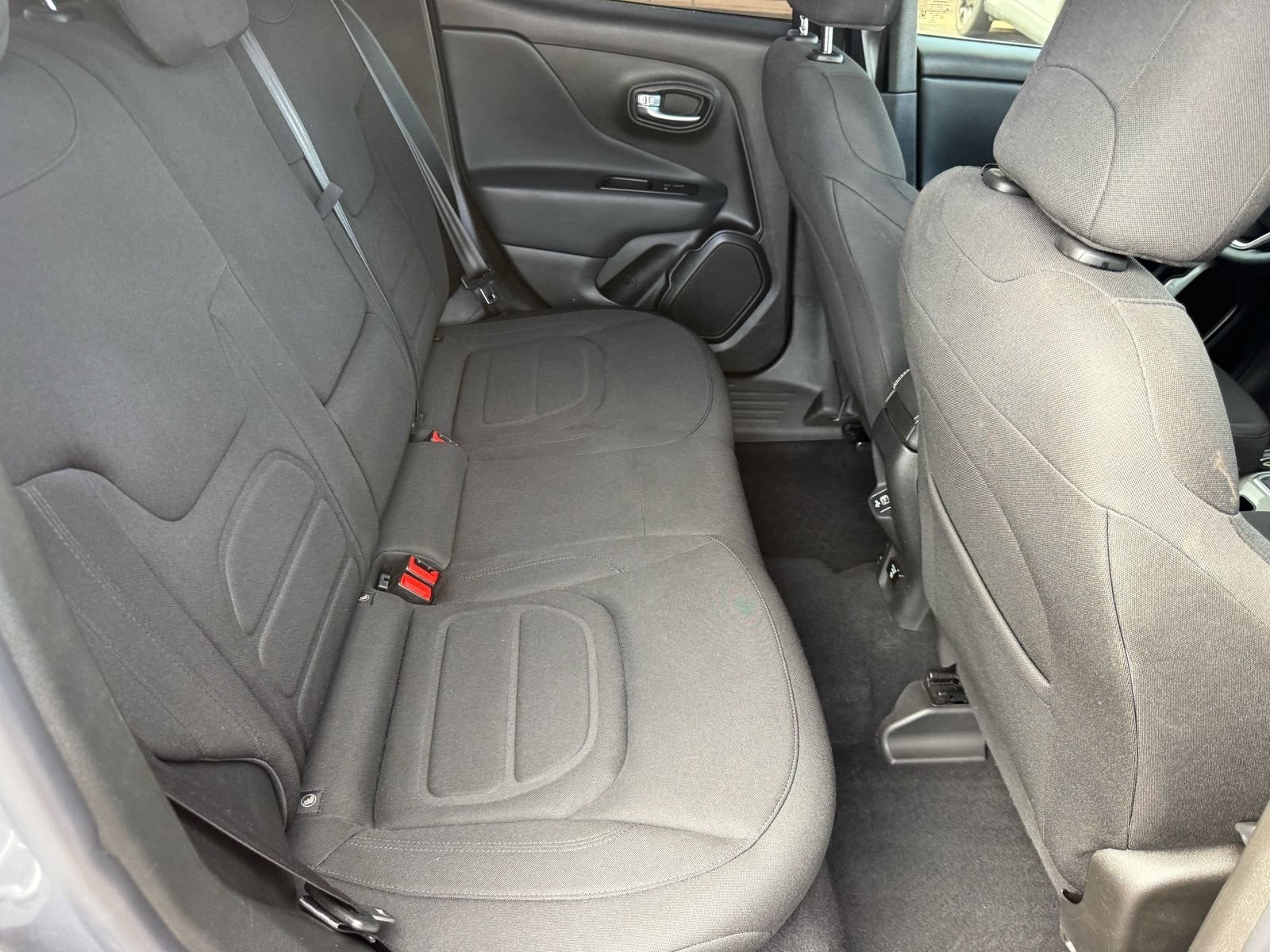 Used 2022 Jeep Renegade Latitude w/ Convenience Group AWD/4WD image 29