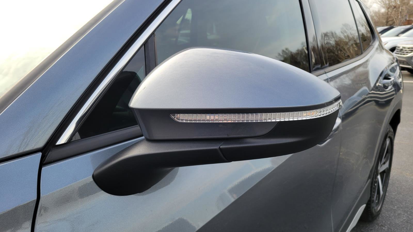 Used 2025 Volkswagen Tiguan SE image 11