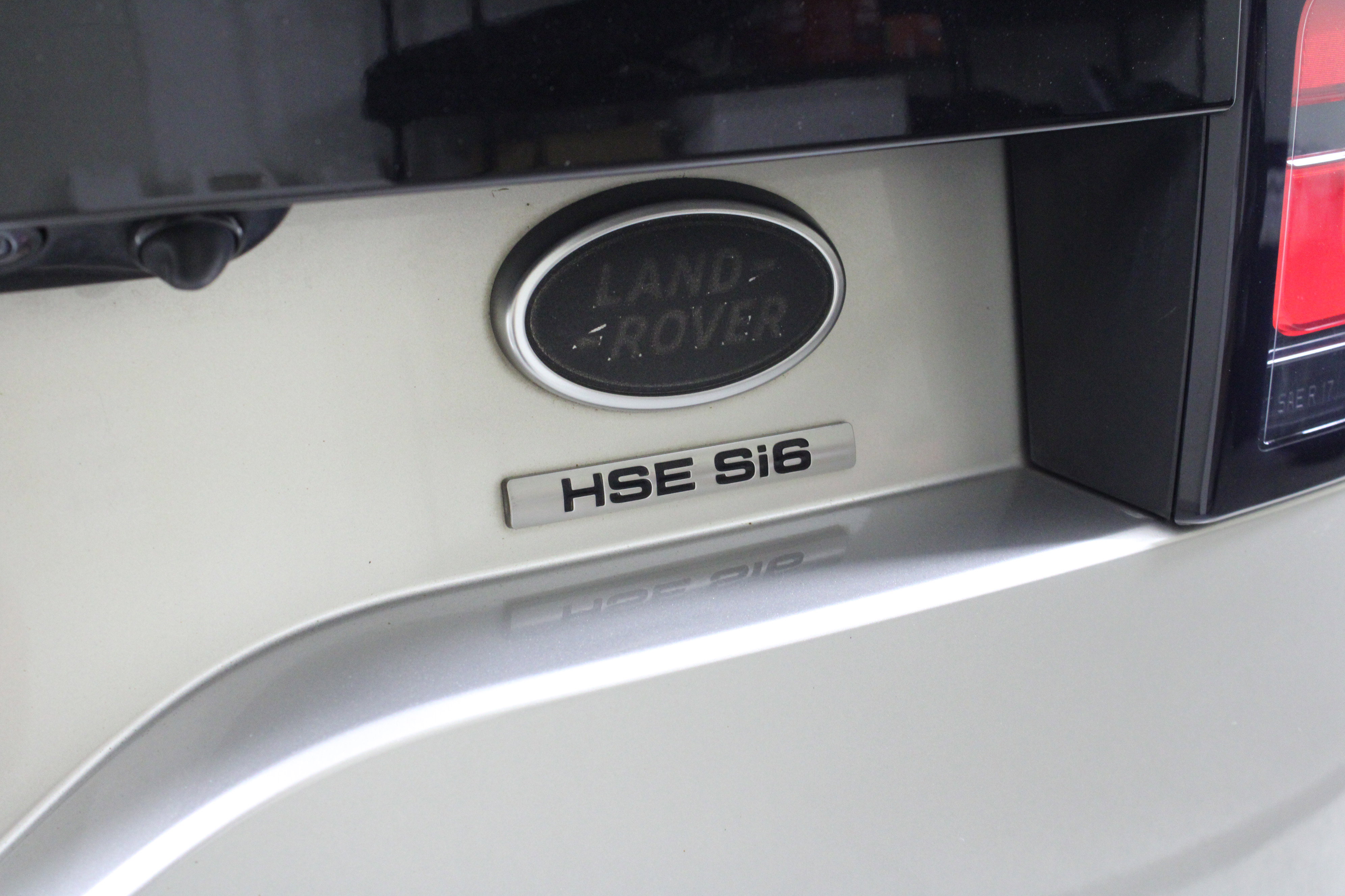 Used 2017 Land Rover Discovery HSE image 9