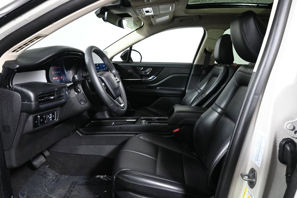 Used 2024 Lincoln Corsair AWD w/ Equipment Group 101A image 3