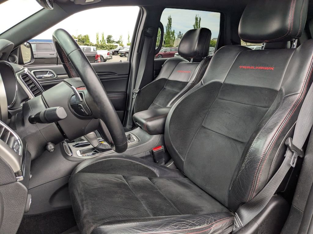 Used 2017 Jeep Grand Cherokee Trailhawk w/ Trailhawk Luxury Group AWD/4WD image 9