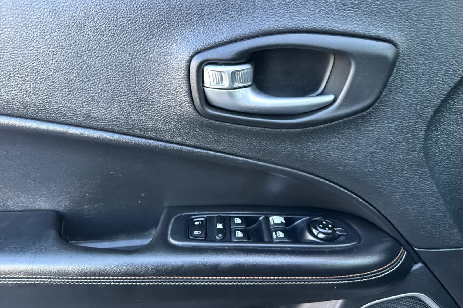 Used 2021 Jeep Compass Latitude FWD image 12