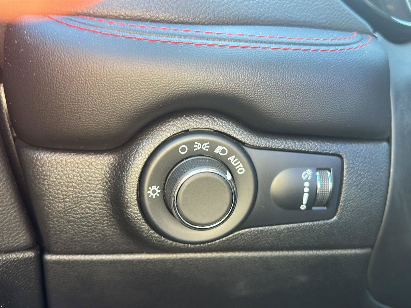 Used 2025 Dodge Durango GT AWD/4WD image 23