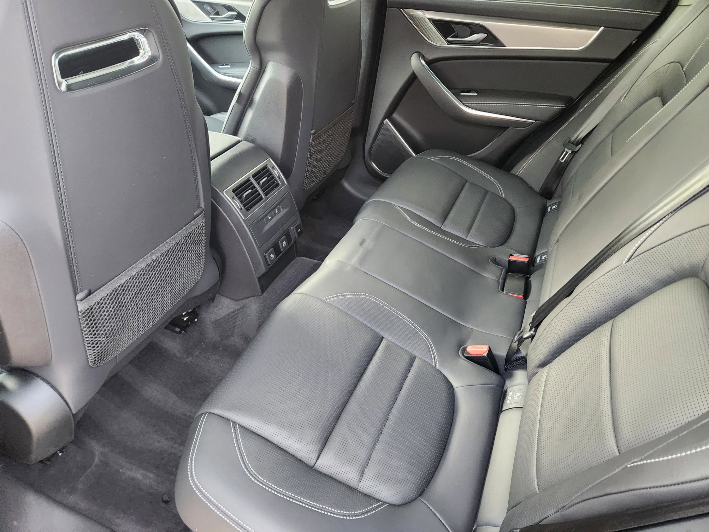 Certified 2024 Jaguar F-PACE R-Dynamic S image 28