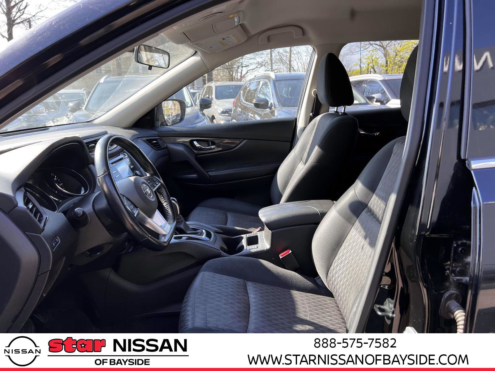 Used 2017 Nissan Rogue SV image 17