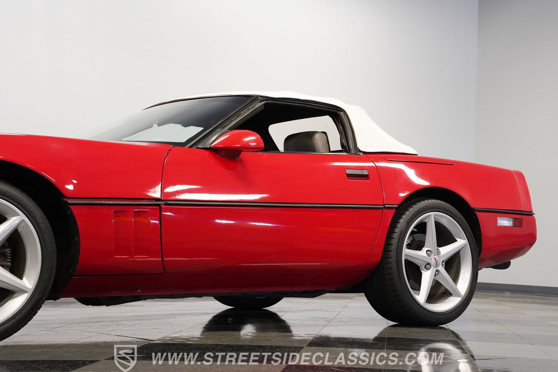 Used 1989 Chevrolet Corvette Convertible RWD image 22