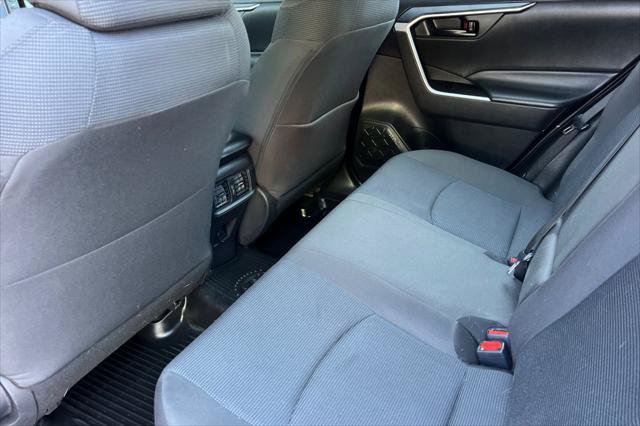Certified 2022 Toyota RAV4 LE AWD/4WD image 4