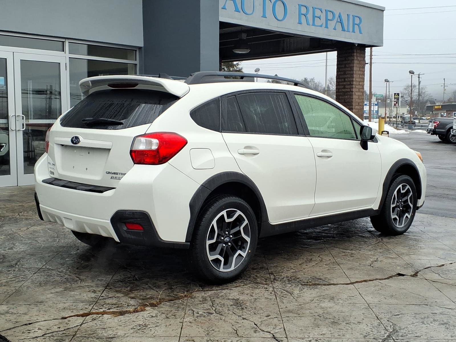 Used 2016 Subaru Crosstrek 2.0i Premium image 3